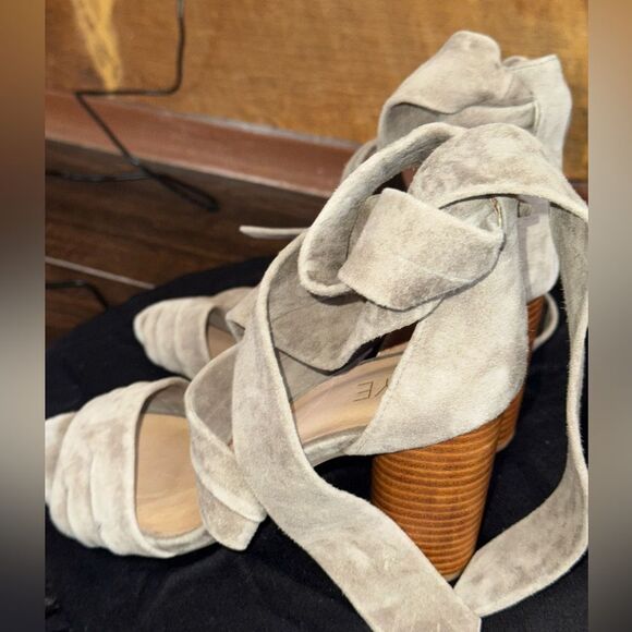 RAYE Gray Suede Wraparound Block Heel Sandals – Size 7 - Picture 2 of 7